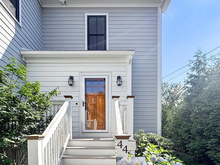 44 Evergreen St #4 — Photo 2