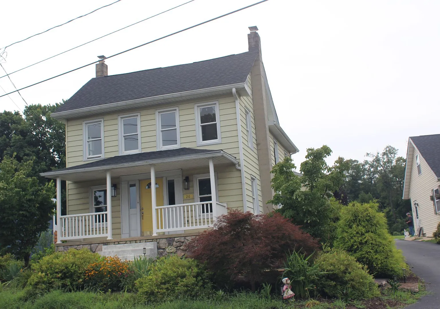 Spacious & Stylish 4-Bedroom home with Modern Amenities Ideal Location! — Photo 1