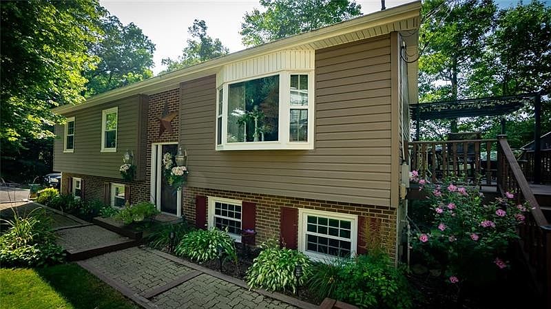 1st image of 144 Greenhill Dr