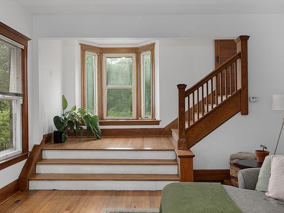 5th image of 418 King St
