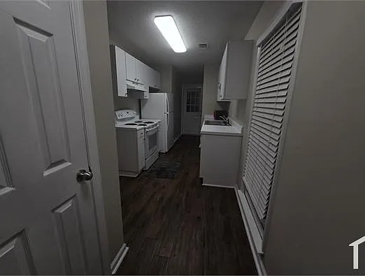 1079 Walnut St #C — Photo 10