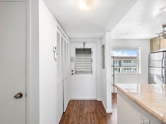 3rd image of 921 Gardenia Dr APT 570