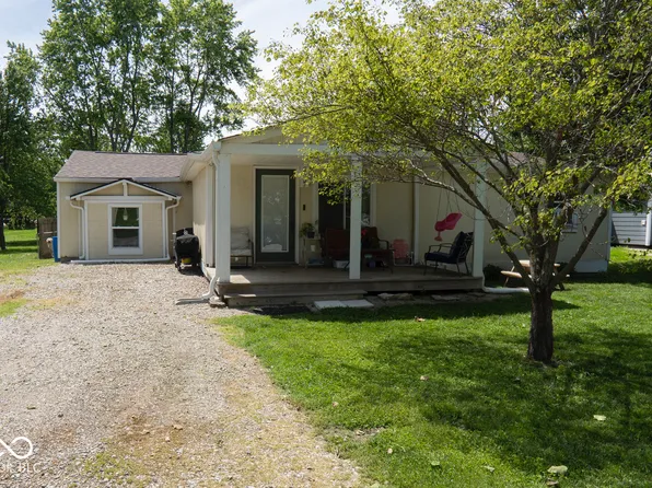 5537 N Clover Bush Dr, Fairland, IN 46126