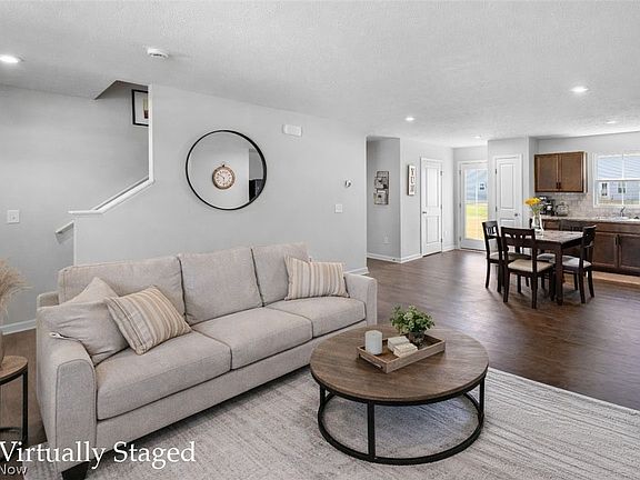 5th image of 238 Leather Leaf Dr
