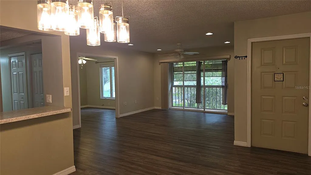 3 bed, 2.0 bath, 1388 sqft, $1,900 — Photo 4