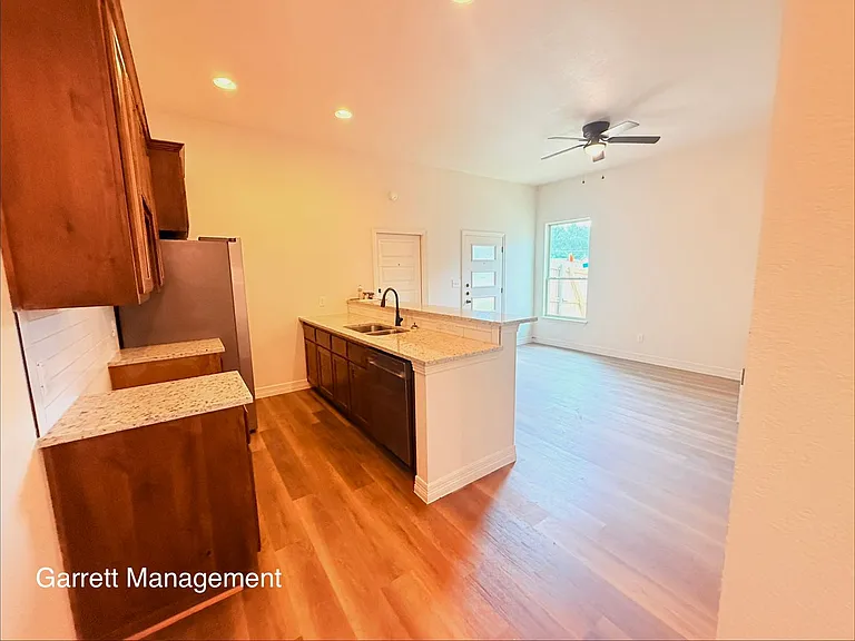 207 N Ridge St — Photo 6