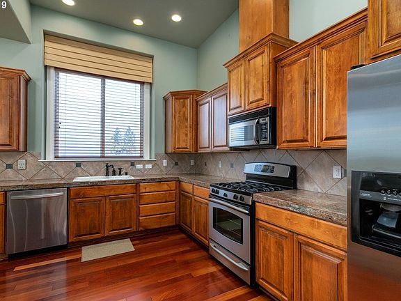 5th image of 16339 Oak Valley Dr