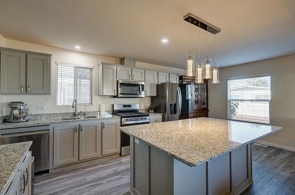 1001 Sylmar Ave Spc 3 photo 1