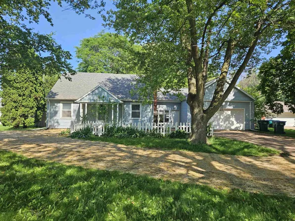 1430 S Van Dyke Rd, Appleton, WI 54914