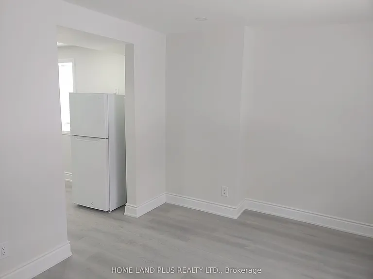 40 Penetang St #4 — Photo 9