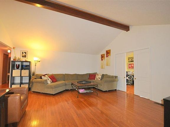 5th image of 535 Oak Hill Cir