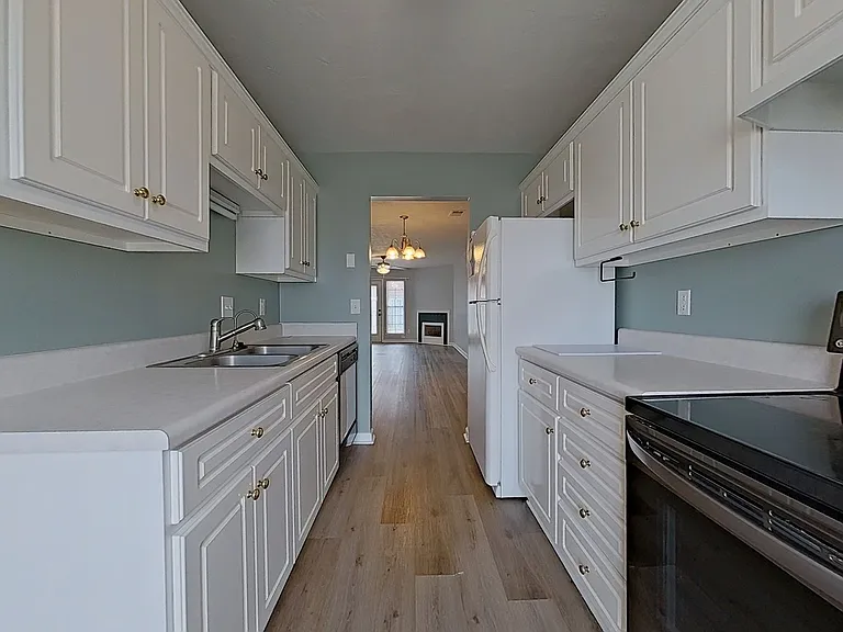 402 Northrop Pl — Photo 6