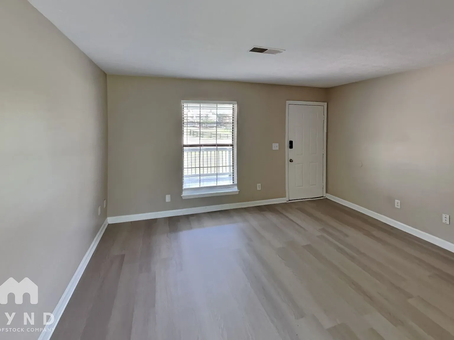 3 bed, 2.0 bath, 1002 sqft, $1,699 — Photo 4