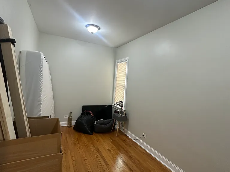 master bed (fits king)