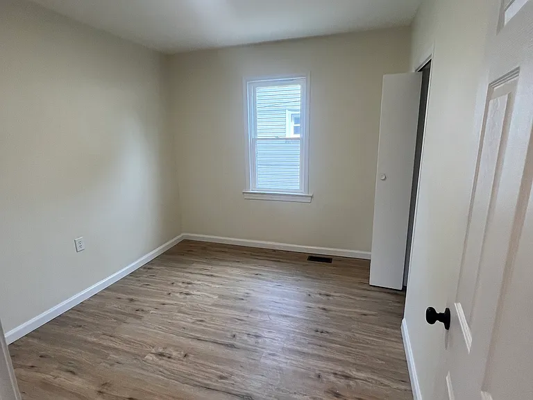 23392 Hazelwood Ave — Photo 5