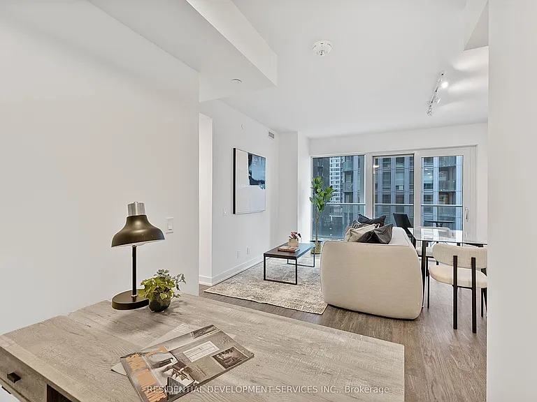 88 Queen St E #901 — Photo 14