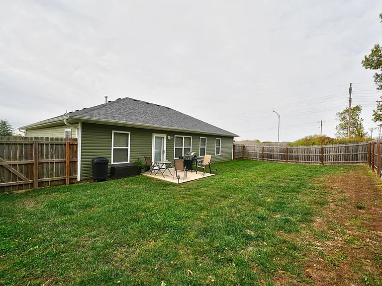401 Burning Bush Rd — Photo 3