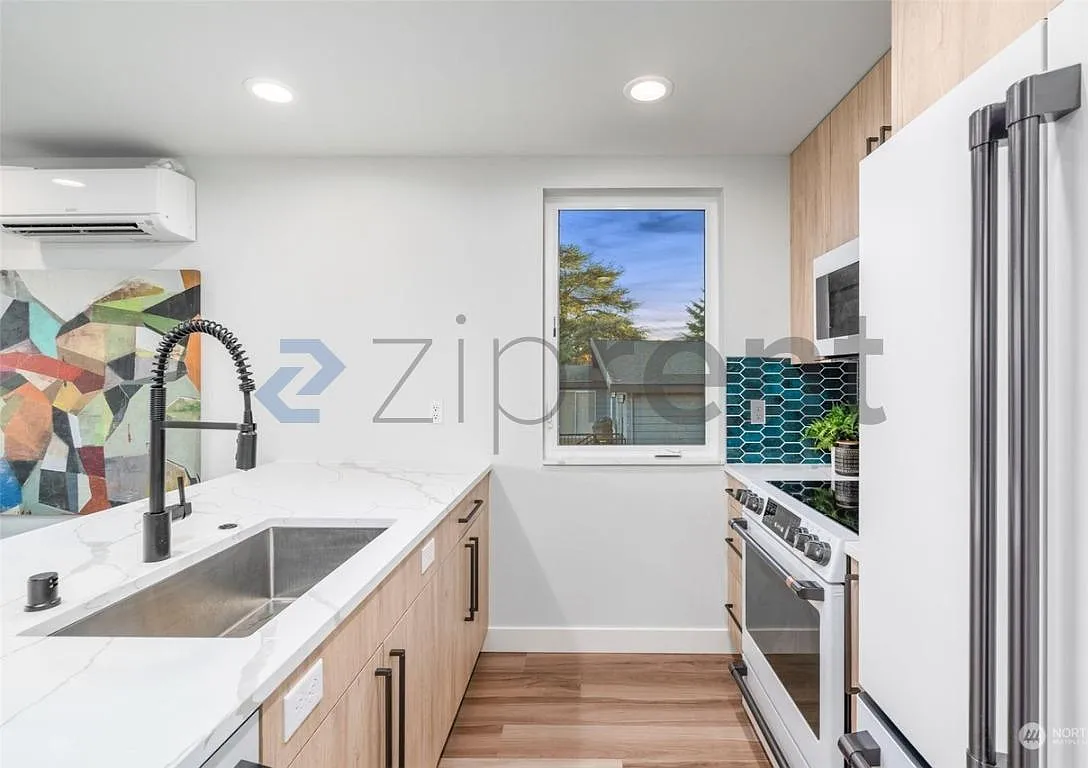 2 bed, 1309 sqft, $4,200 — Photo 4