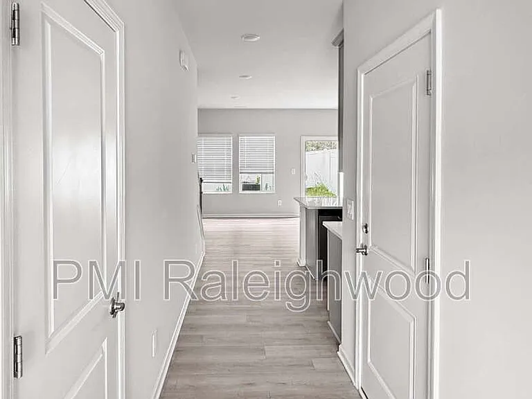 671 Rolling Fields Dr — Photo 3