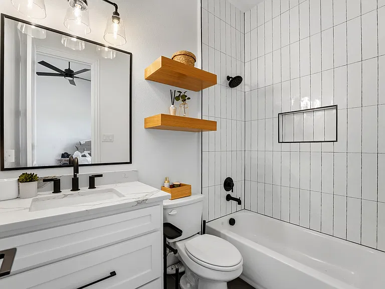1110 Warwick Ct — Photo 44