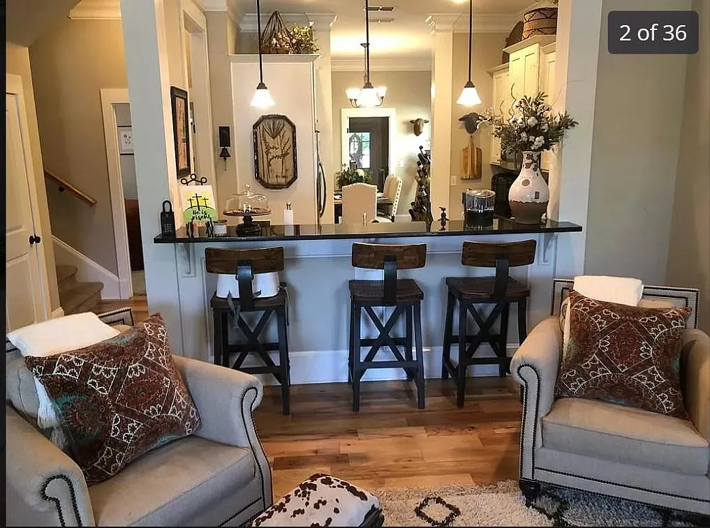 4 bed, 1986 sqft, $2,600 — Photo 2