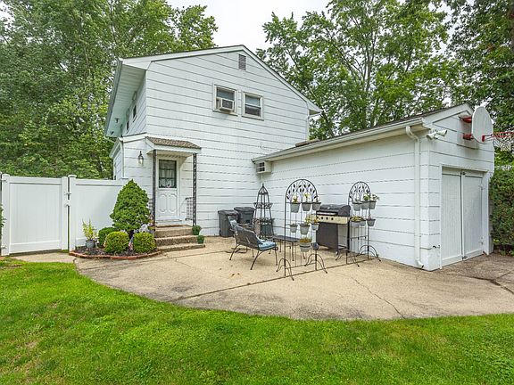 4th image of 20 Wagner Dr