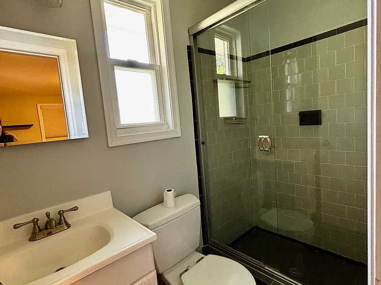 Lillian Dr — Photo 17