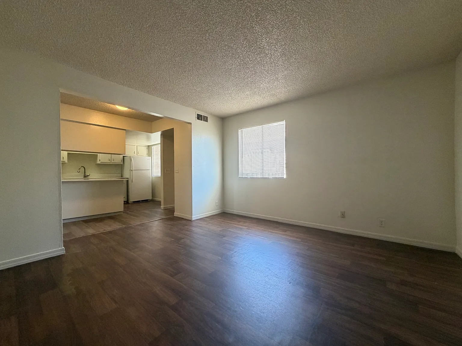 2 bed, 850 sqft, $1,099 — Photo 3