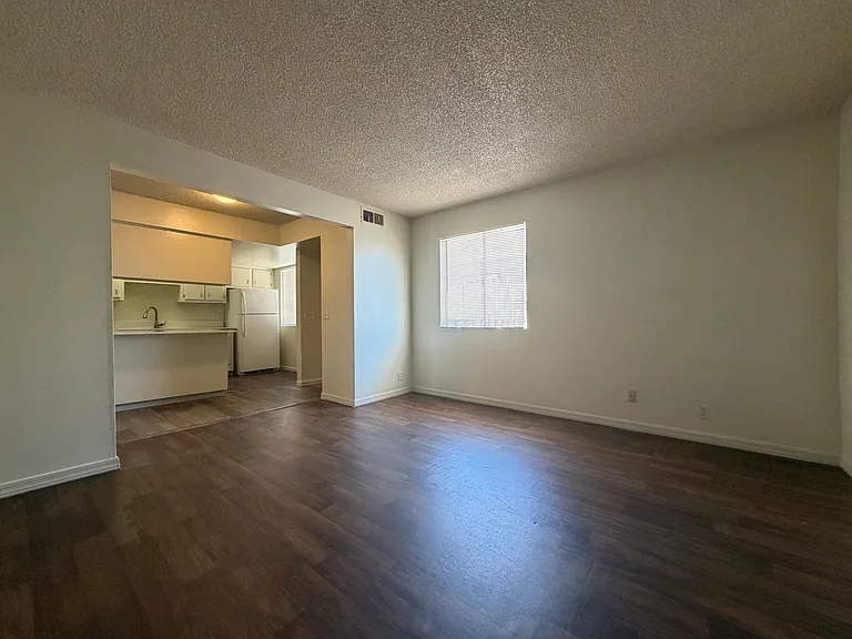 3205 E Earll Dr #8 — Photo 3