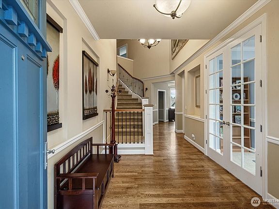 4th image of 215 Ilwaco Place SE