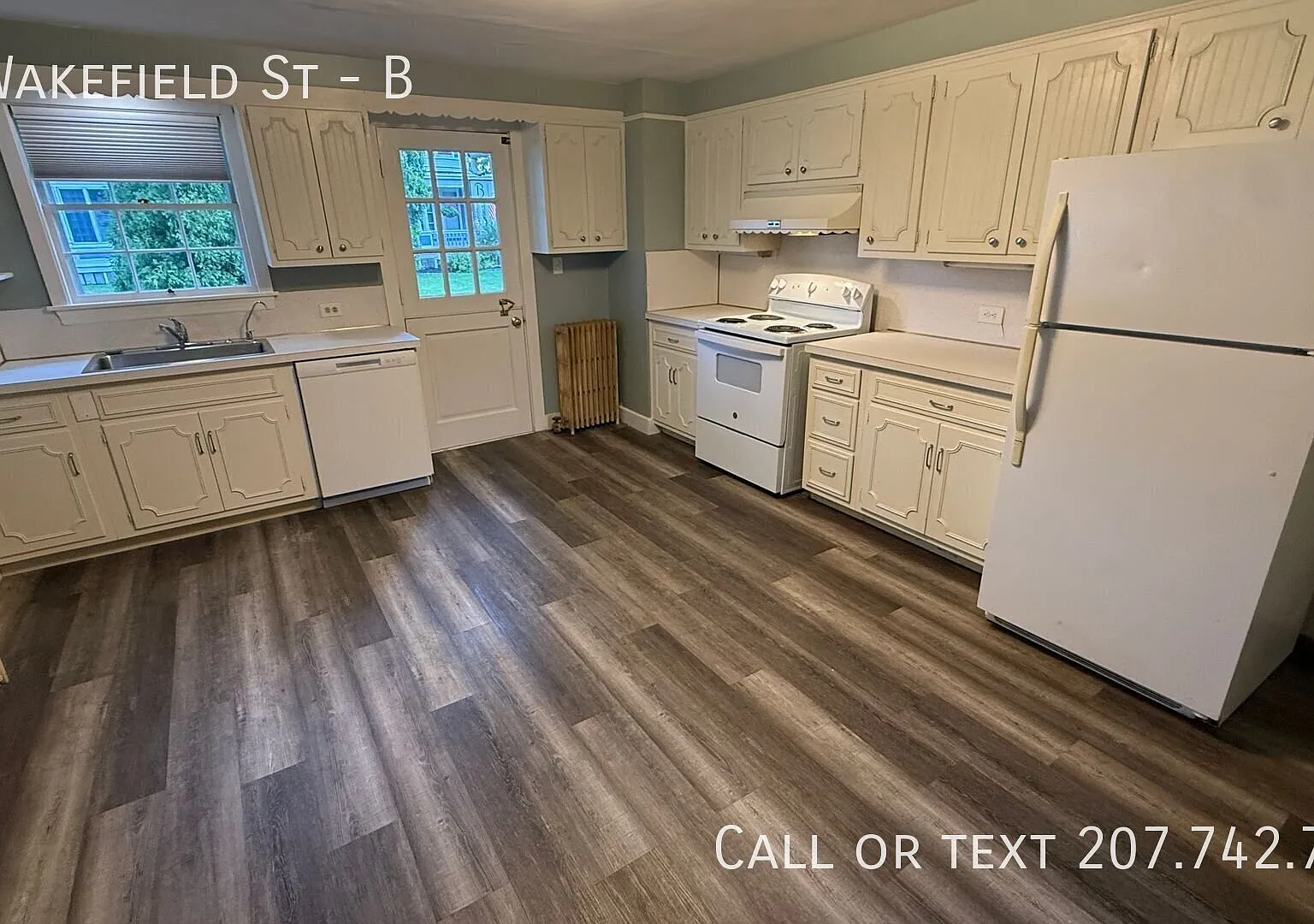 Very Large 2nd Floor 3 Bedroom Apartment with Heat Included — Photo 1