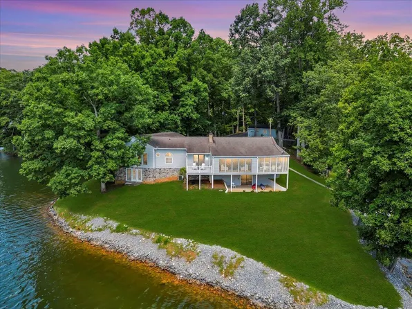 1220 Little Brook Ln, Goodview, VA 24095