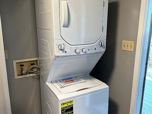 4th image of 3370 Trafalgar Sq APT A