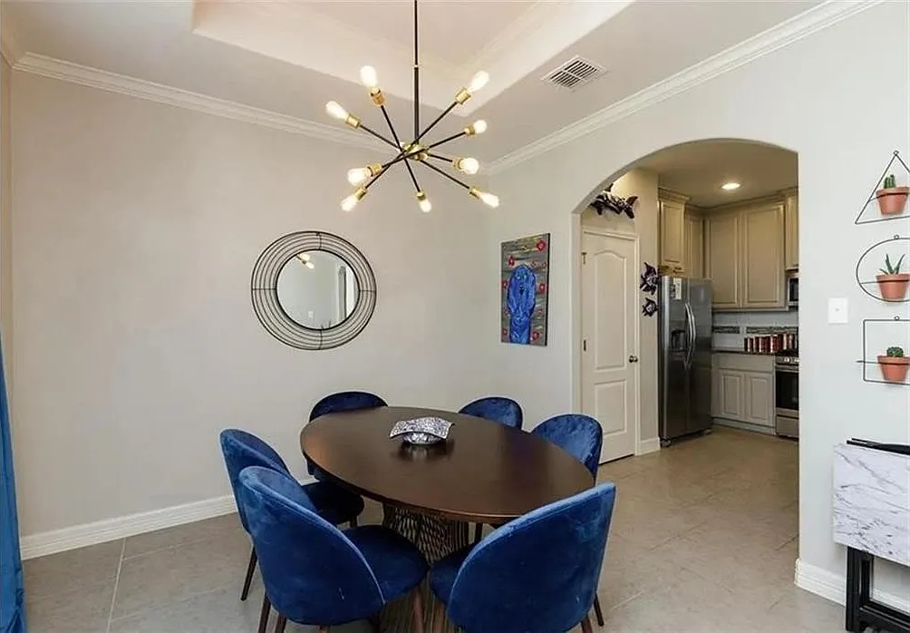 3 bed, 2.0 bath, 1535 sqft, $2,250 — Photo 2