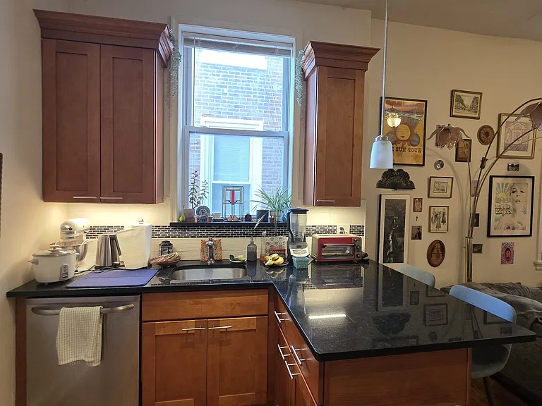 4115 Pine St #2R — Photo 2