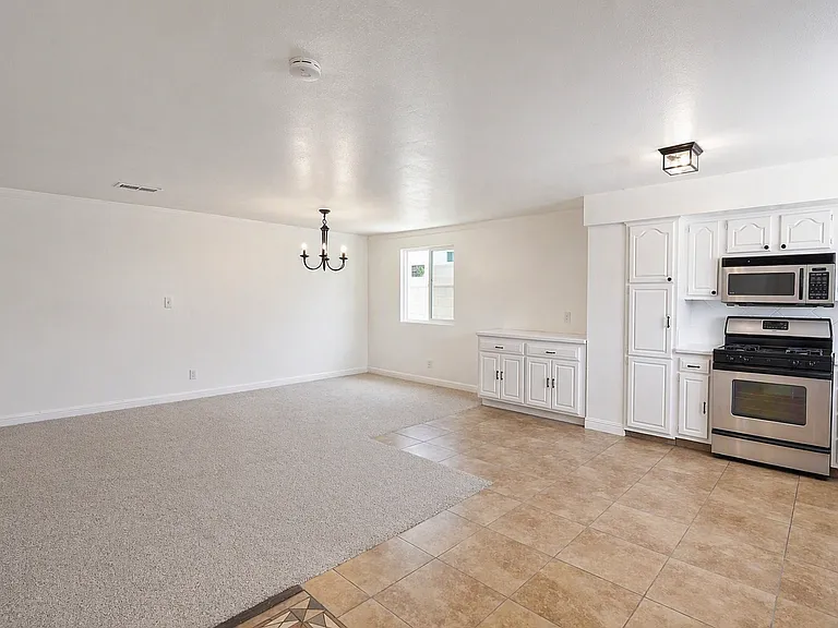 719 Esther Way — Photo 7