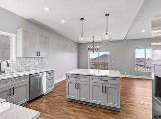 309 105th St, Lincoln, NE 68527
