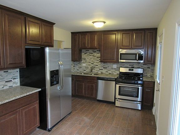 2nd image of 815 Southmoor Ln