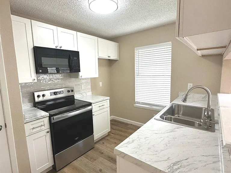 17712 Northhagen Dr — Photo 2