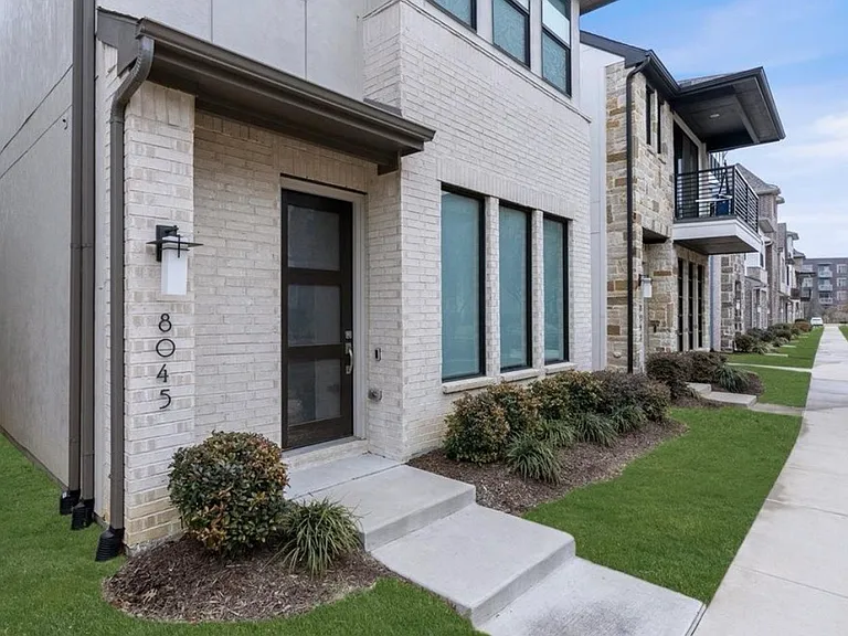 8045 Cornelius Dr — Photo 16