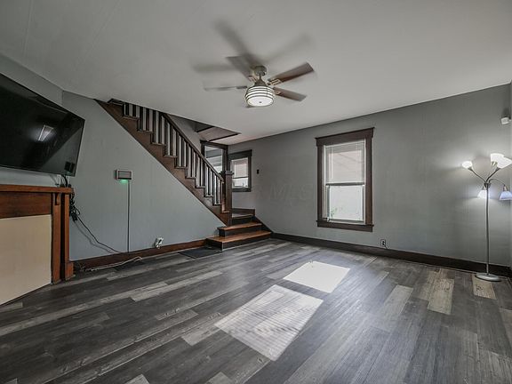5th image of 124 College St