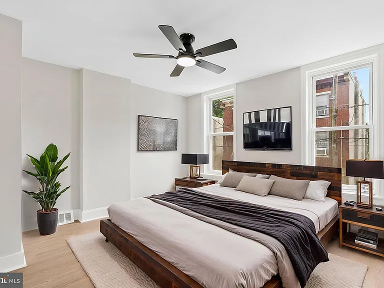 35 E Collom St — Photo 13
