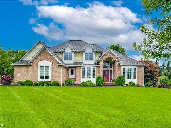 2813 Carrington St NW, North Canton, OH 44720