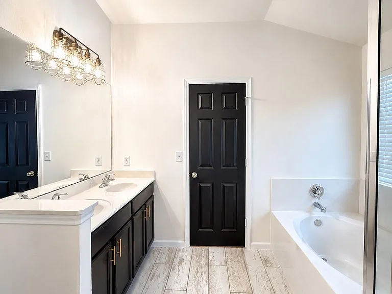 202 Mossberg Ln — Photo 9