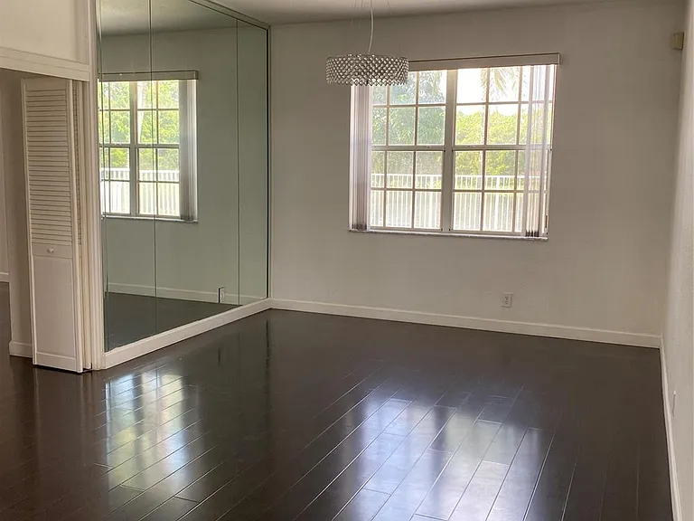 338 Cambridge Dr — Photo 6