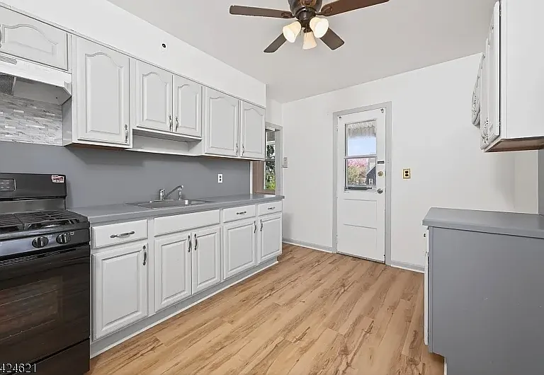 916 Old York Rd — Photo 11