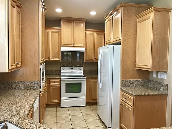 3rd image of 1513 Marseille Ln