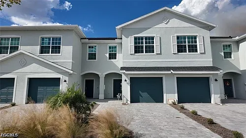 44304 Caraton Ter Photo 1
