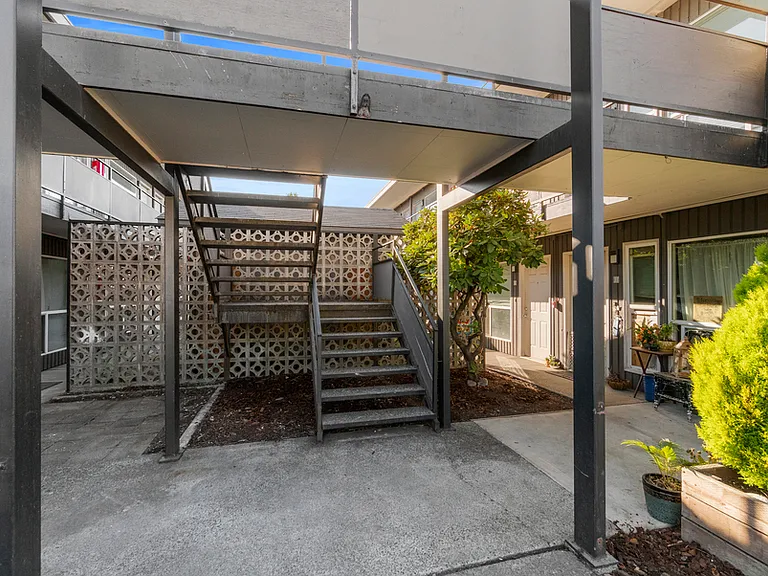 WhiteRock Apartments — Photo 30