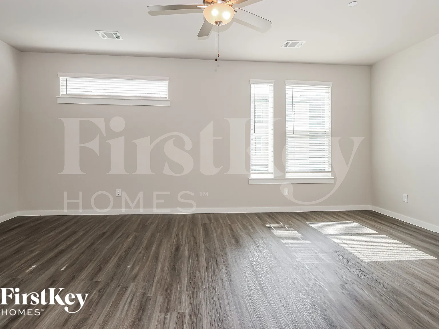 3 bed, 2.5 bath, 1619 sqft, $1,990 — Photo 3